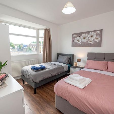 4 Bedrooms,2 Bathrooms House With Free Parking Plumstead  Extérieur photo