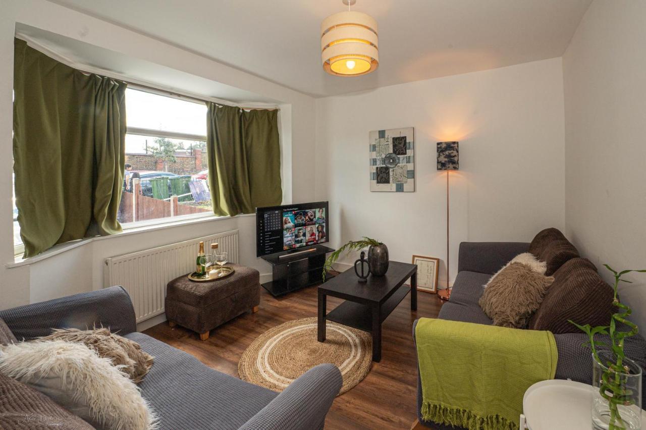 4 Bedrooms,2 Bathrooms House With Free Parking Plumstead  Extérieur photo