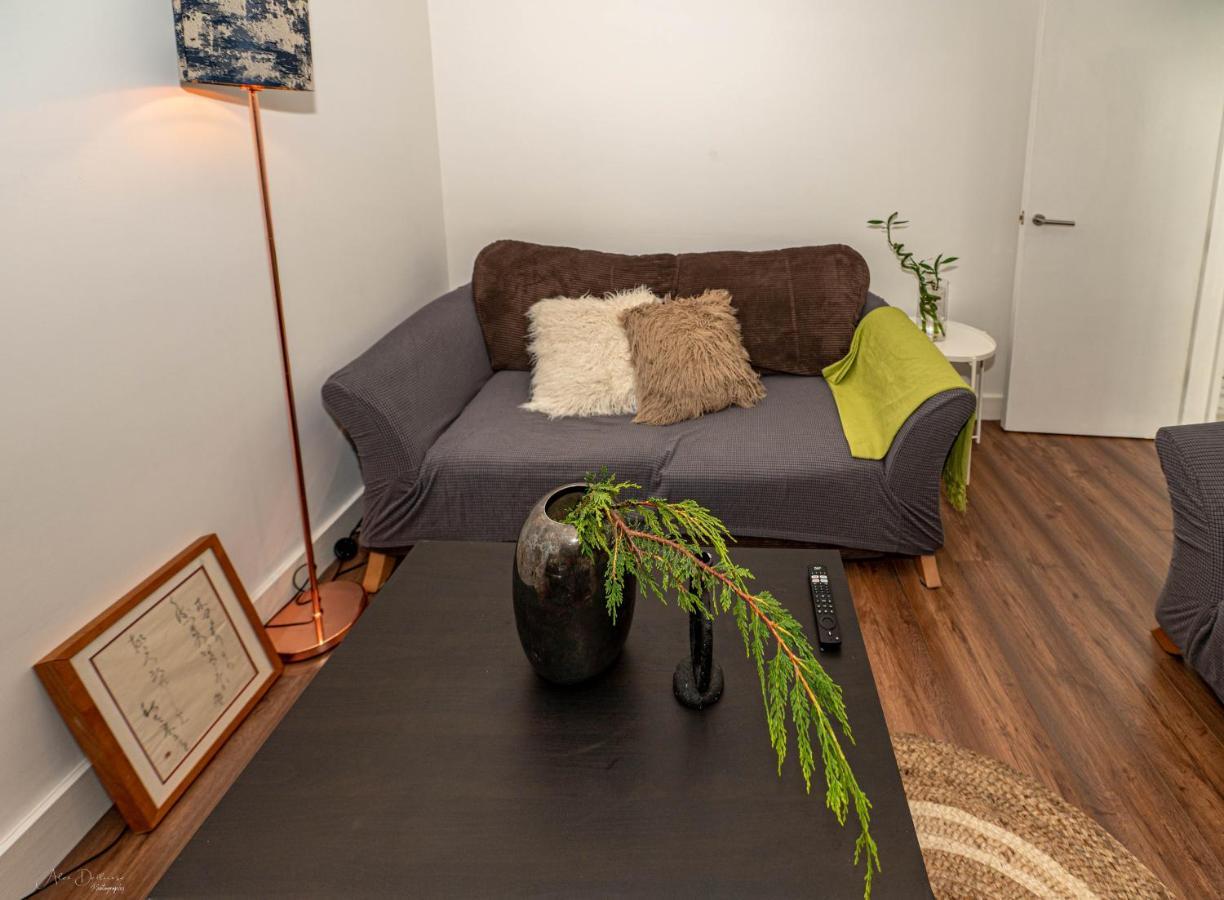 4 Bedrooms,2 Bathrooms House With Free Parking Plumstead  Extérieur photo