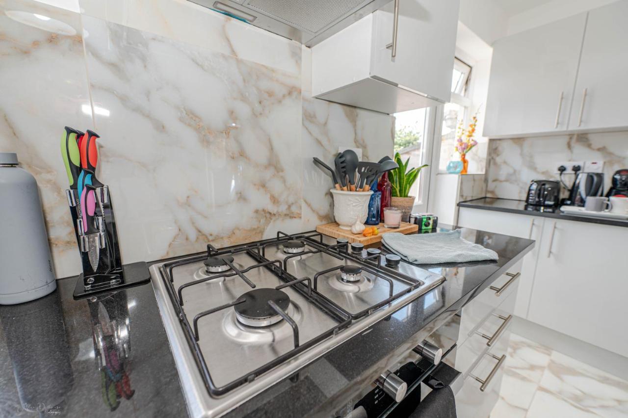 4 Bedrooms,2 Bathrooms House With Free Parking Plumstead  Extérieur photo