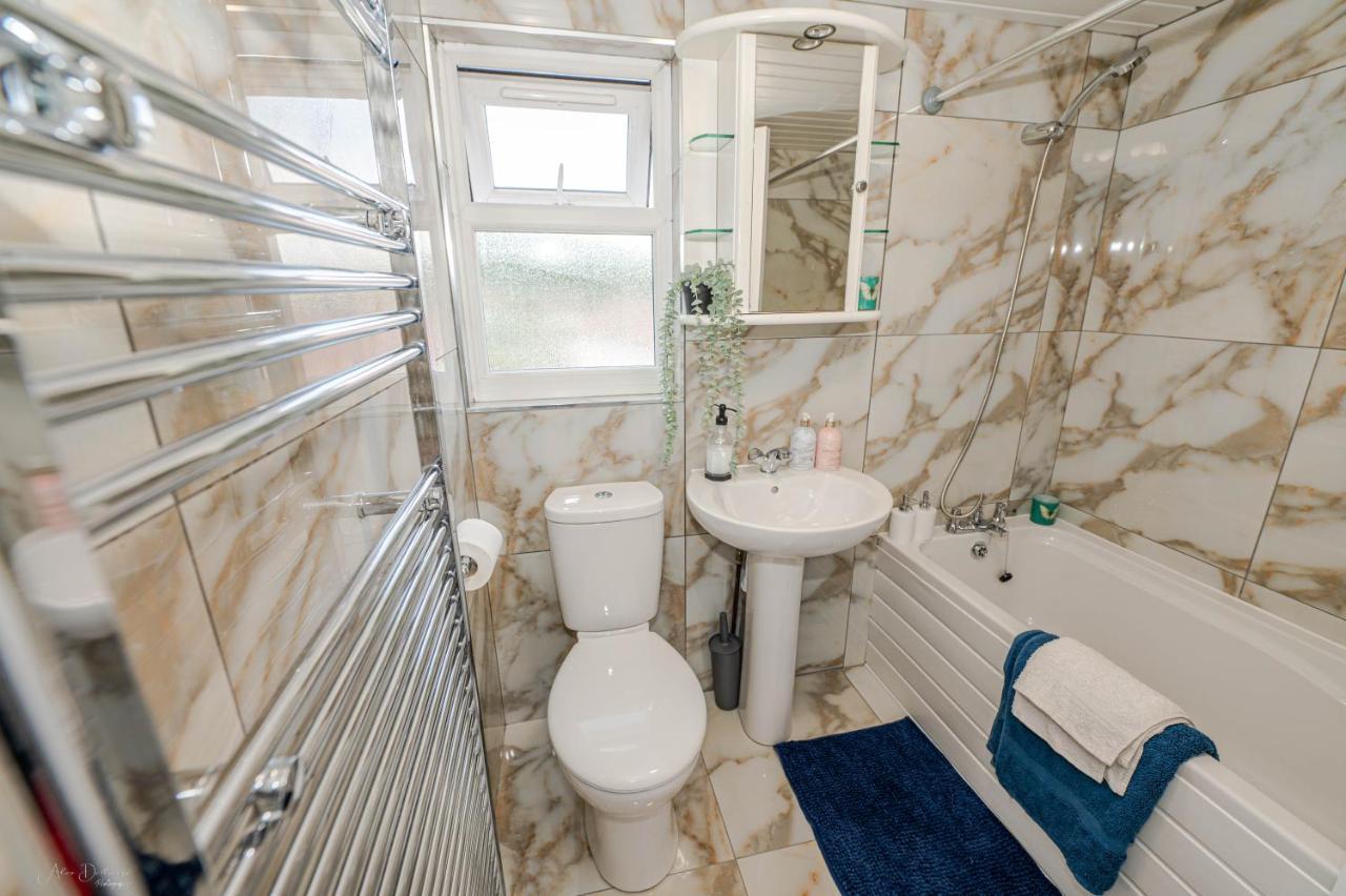 4 Bedrooms,2 Bathrooms House With Free Parking Plumstead  Extérieur photo
