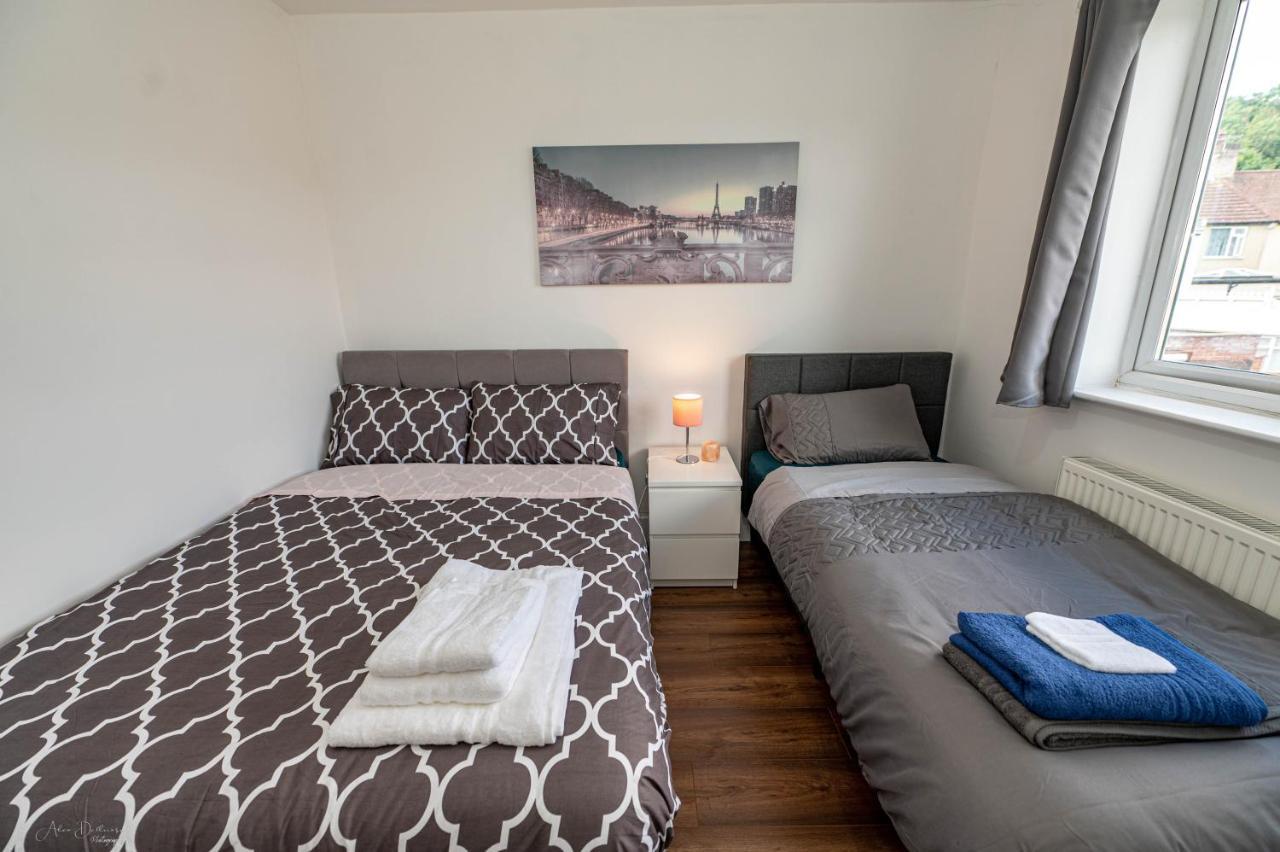4 Bedrooms,2 Bathrooms House With Free Parking Plumstead  Extérieur photo