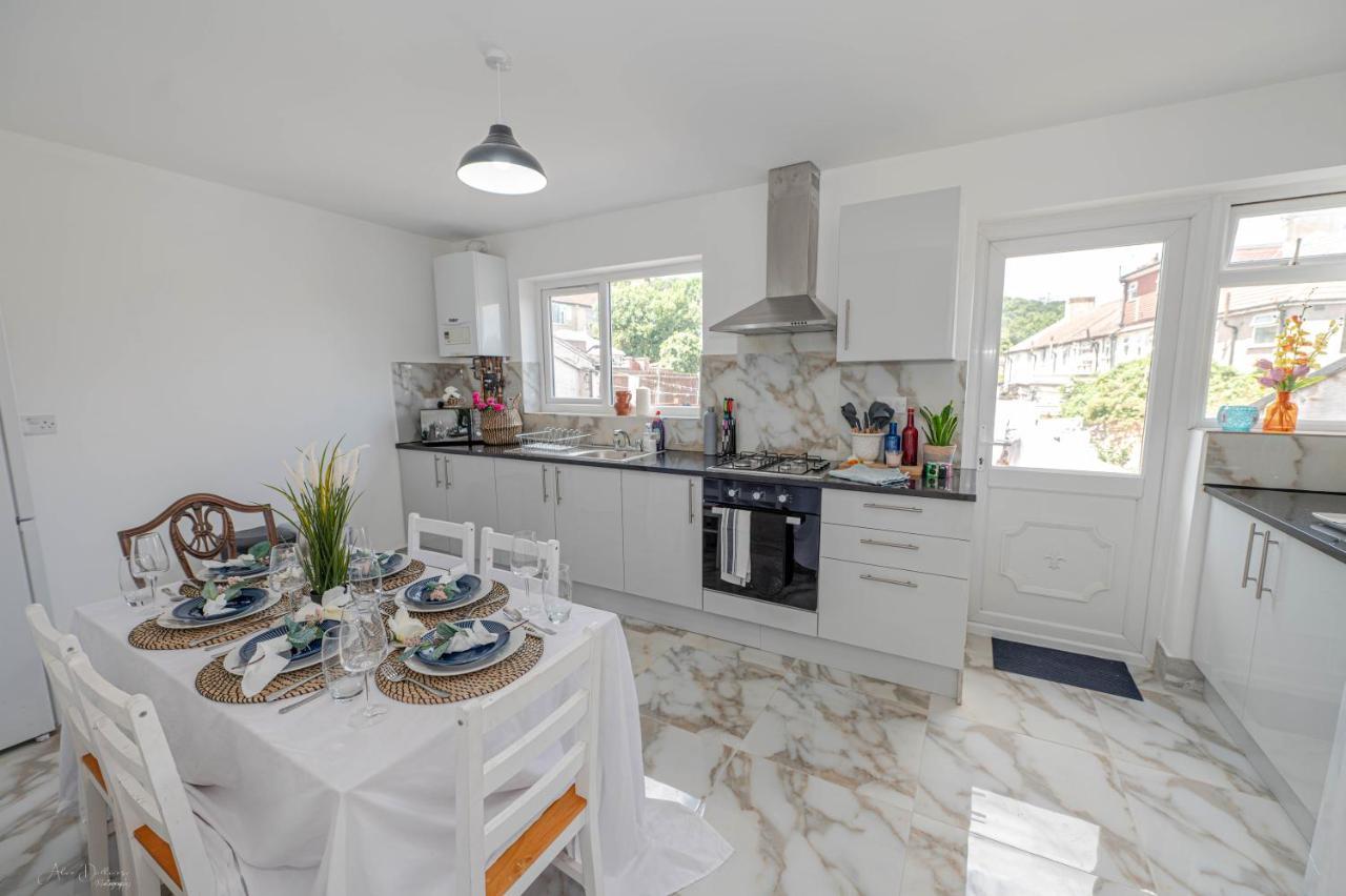 4 Bedrooms,2 Bathrooms House With Free Parking Plumstead  Extérieur photo