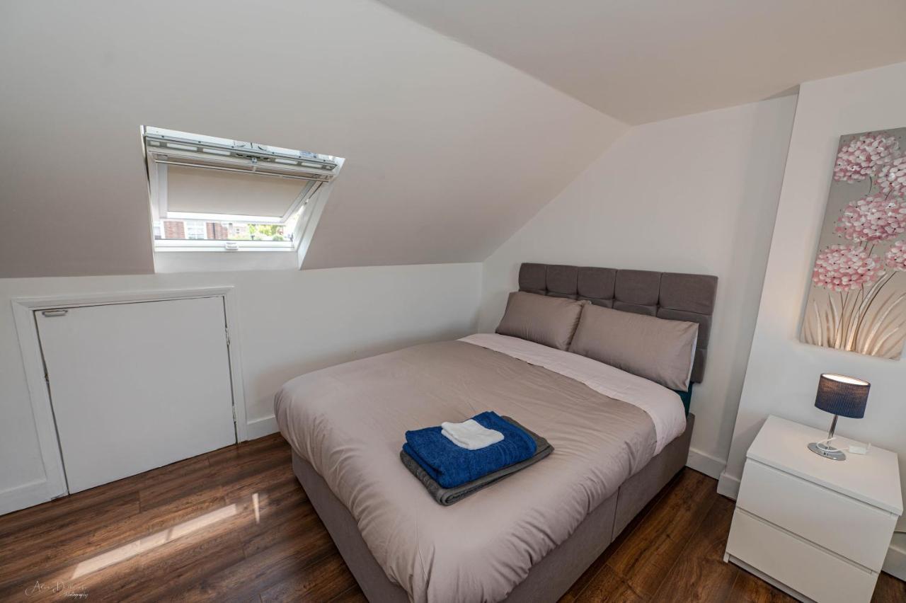 4 Bedrooms,2 Bathrooms House With Free Parking Plumstead  Extérieur photo