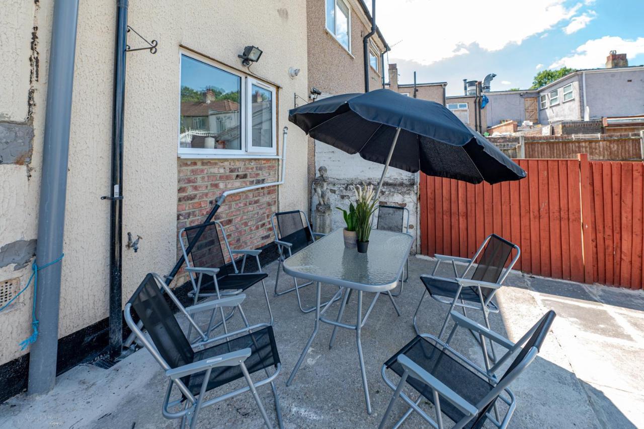 4 Bedrooms,2 Bathrooms House With Free Parking Plumstead  Extérieur photo